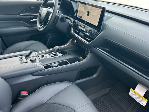 Certified 2026 Toyota Grand Highlander AWD Hybrid image 17