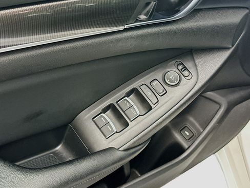 Used 2018 Honda Accord Sport image 15