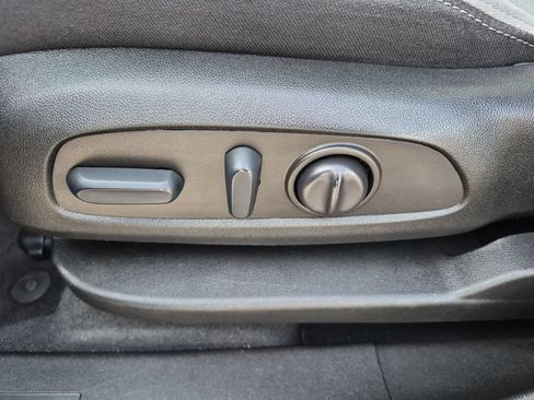 Used 2022 Chevrolet Equinox LS AWD/4WD image 12