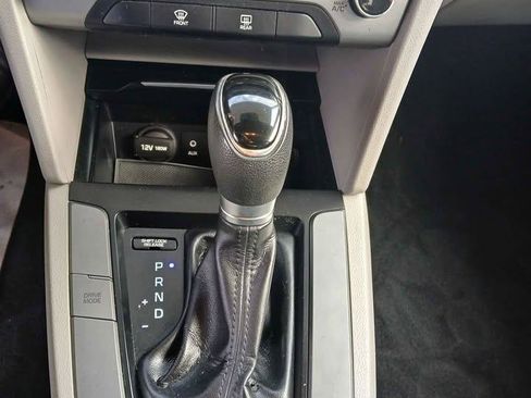 Used 2017 Hyundai Elantra SE FWD image 10