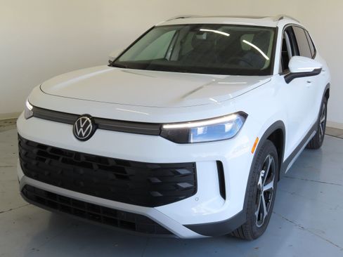 New 2026 Volkswagen Tiguan SE image 9