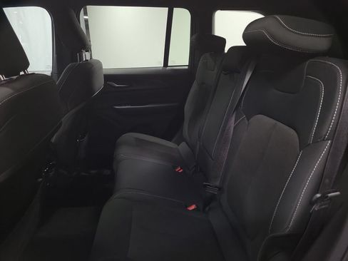 Used 2024 Jeep Grand Cherokee Laredo w/ Luxury Tech Group I AWD/4WD image 19