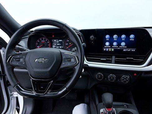 Used 2024 Chevrolet Trax RS w/ Sunroof Package image 4