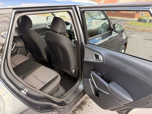 Used 2025 Kia Soul LX w/ LX Technology Package image 13