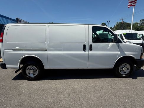Used 2020 Chevrolet Express 3500 w/ Driver Convenience Package RWD image 12