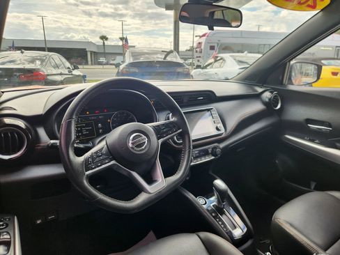 Used 2020 Nissan Kicks SR w/ SR Premium Package FWD image 15