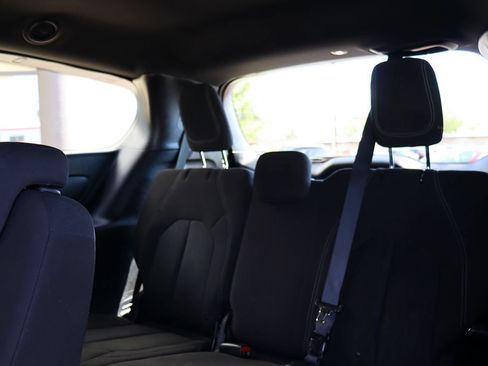 Used 2020 Chrysler Pacifica Touring w/ S Appearance Package FWD image 36
