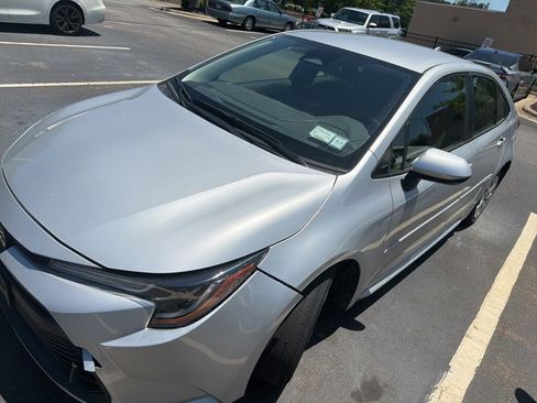 Used 2023 Toyota Corolla LE FWD image 2