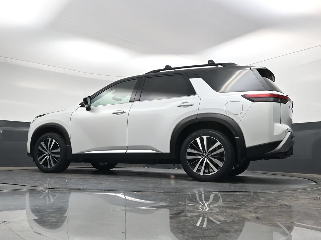 Used 2025 Nissan Pathfinder Platinum FWD image 43