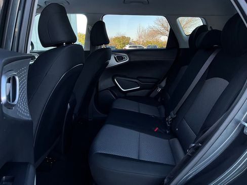 Used 2025 Kia Soul LX w/ LX Technology Package image 11