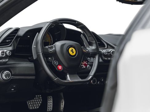 Used 2018 Ferrari 488 GTB RWD image 34