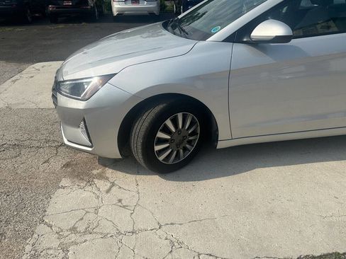 Used 2019 Hyundai Elantra SE image 11