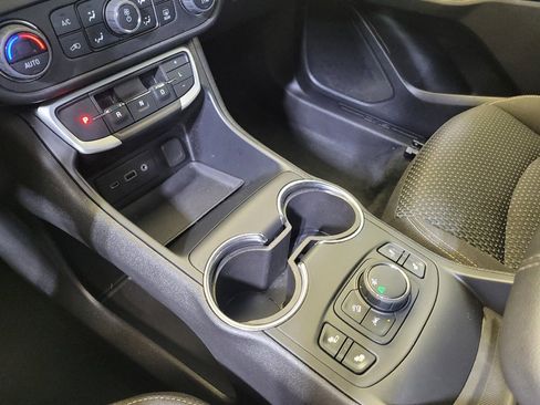 Used 2023 GMC Terrain SLE w/ Driver Convenience Package FWD image 26