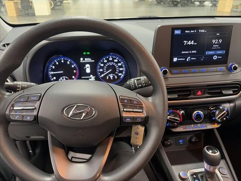 Used 2022 Hyundai Kona SE image 16