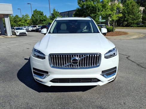 Certified 2024 Volvo XC90 T8 Plus AWD/4WD image 8
