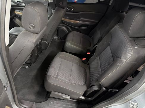 Used 2023 GMC Acadia SLE w/ Driver Convenience Package FWD image 29