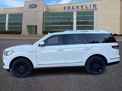 Used 2024 Lincoln Navigator Reserve AWD/4WD image 4
