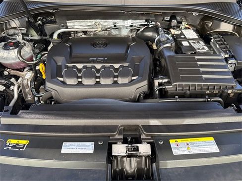 Certified 2022 Volkswagen Tiguan SE image 14