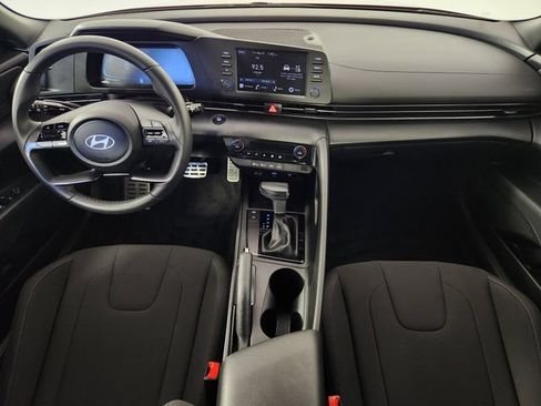 Certified 2025 Hyundai Elantra Sport FWD image 13