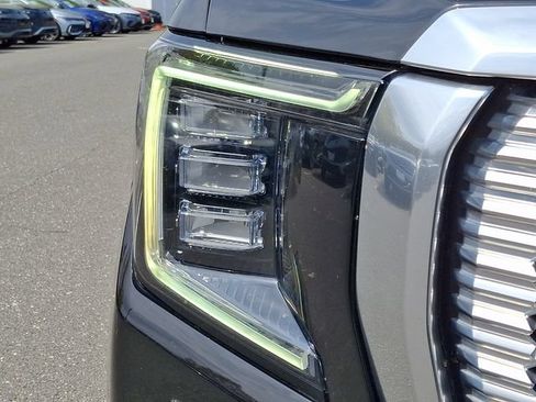 Used 2021 GMC Yukon XL Denali w/ Denali Premium Package AWD/4WD image 9