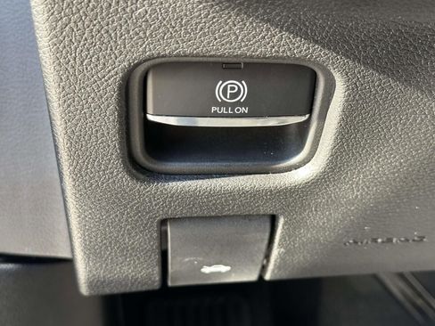 Used 2024 Jeep Grand Cherokee Limited image 25