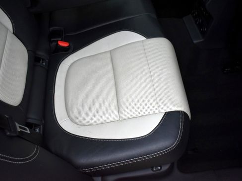 Used 2018 Jaguar F-PACE R-Sport image 44