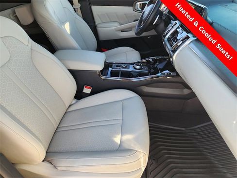 Used 2024 Kia Sorento SX Prestige w/ Panoramic Sunroof Package image 15