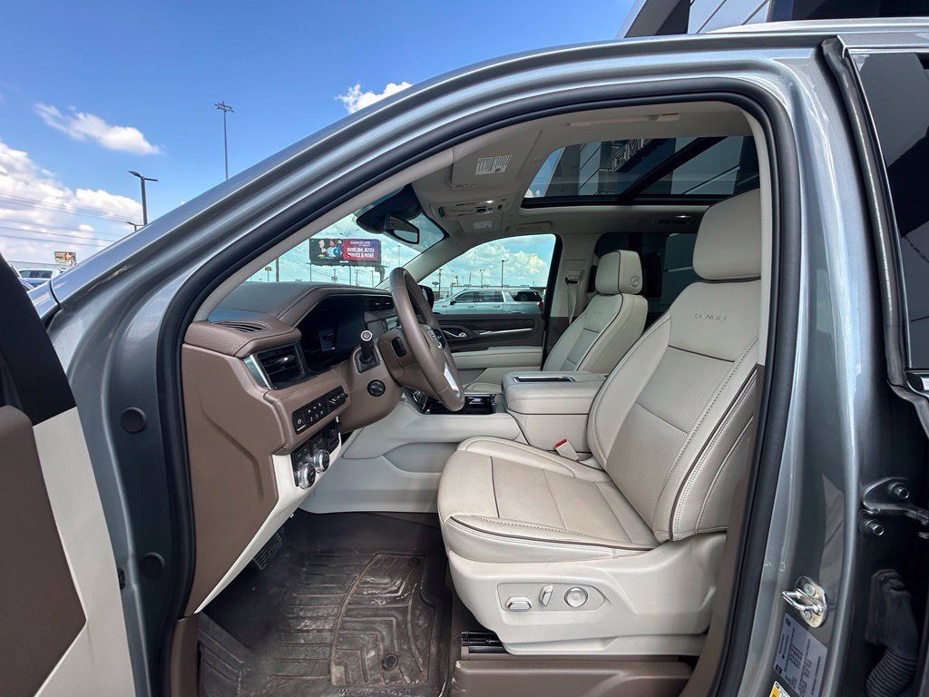 Used 2023 GMC Yukon XL Denali w/ Max Trailering Package AWD/4WD image 7