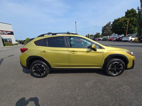 Used 2022 Subaru Crosstrek 2.0i Premium w/ Moonroof Package image 3
