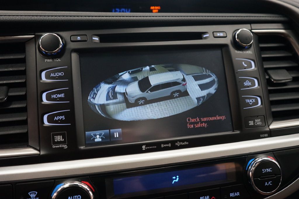 Used 2018 Toyota Highlander Limited Platinum AWD/4WD image 9