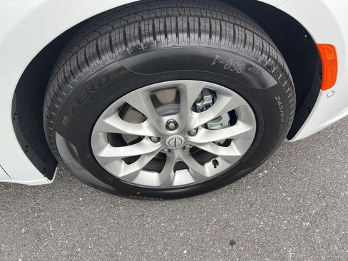 New 2026 Chrysler Pacifica Limited image 10