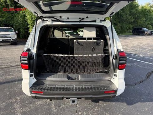 Used 2025 Toyota 4Runner SR5 AWD/4WD image 6