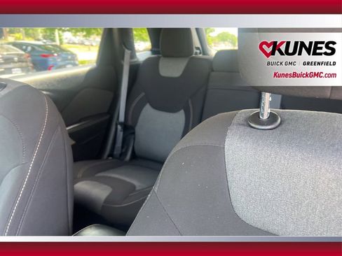Used 2018 Jeep Cherokee Latitude w/ Safety Group AWD/4WD image 34