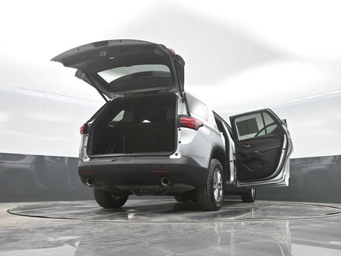 Used 2022 Chevrolet Traverse LT image 43