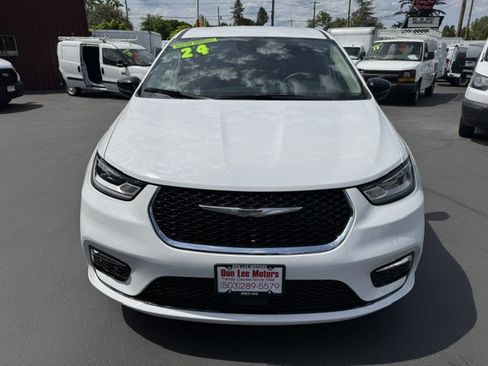 Used 2024 Chrysler Pacifica Touring-L FWD image 24