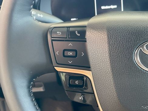 Used 2026 Toyota Crown AWD/4WD image 7