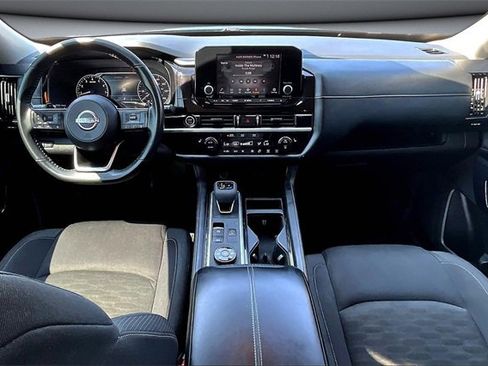 Used 2022 Nissan Pathfinder SV image 7