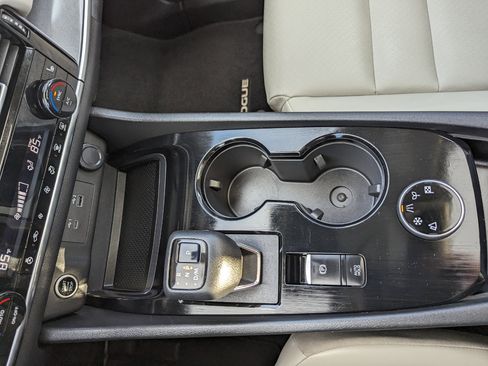 Used 2021 Nissan Rogue SV w/ Premium Package image 26