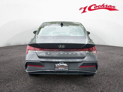 Used 2024 Hyundai Elantra SEL FWD image 8
