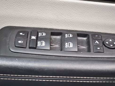 Used 2023 Chrysler Pacifica Limited FWD image 20