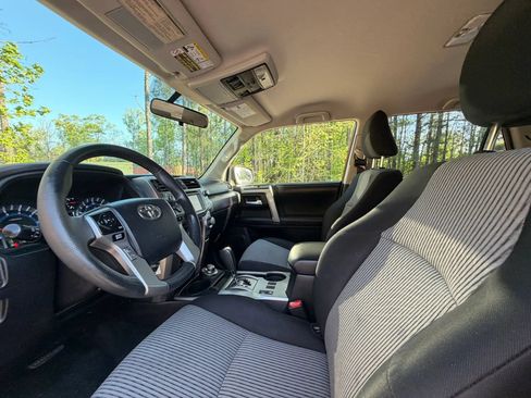 Used 2014 Toyota 4Runner SR5 AWD/4WD image 12