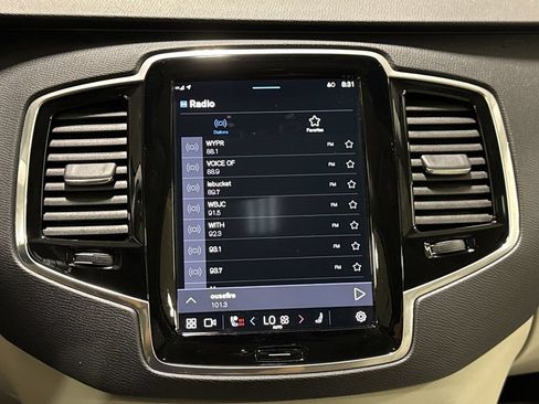 Used 2023 Volvo XC90 B6 Plus AWD/4WD image 18