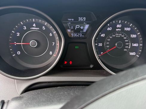 Used 2014 Hyundai Elantra SE FWD image 18
