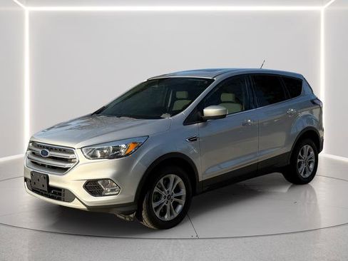 Used 2017 Ford Escape SE image 1