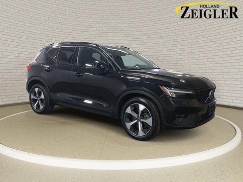 Used 2024 Volvo XC40 B5 Plus w/ Climate Package AWD/4WD image 3