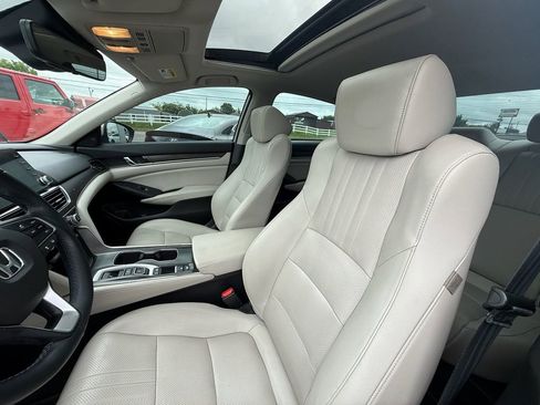 Used 2018 Honda Accord Touring image 14