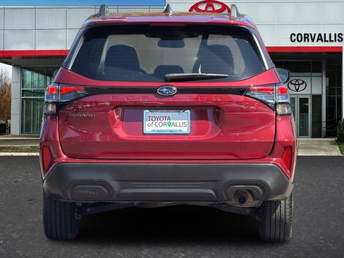 Used 2025 Subaru Forester Premium AWD/4WD image 5