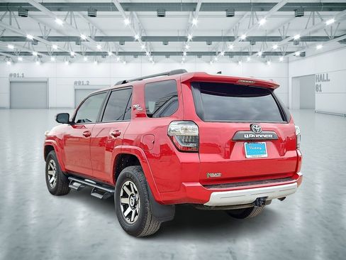 Used 2020 Toyota 4Runner SR5 image 2