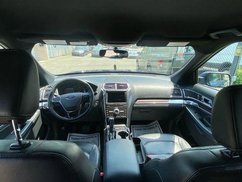 Used 2018 Ford Explorer Limited image 26