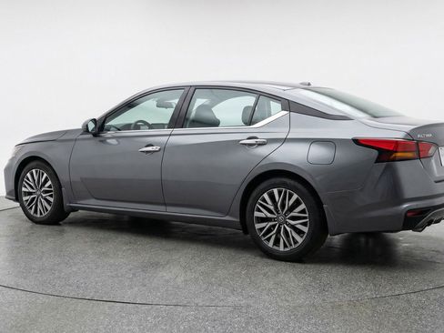 Used 2025 Nissan Altima 2.5 SV image 6